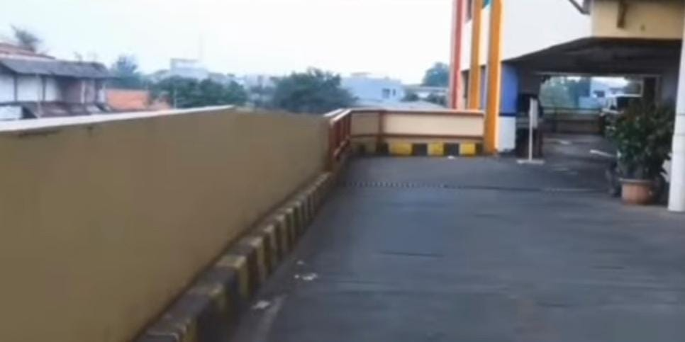 Remaja Perempuan Lompat dari Lantai 5 Gedung SGC Cikarang