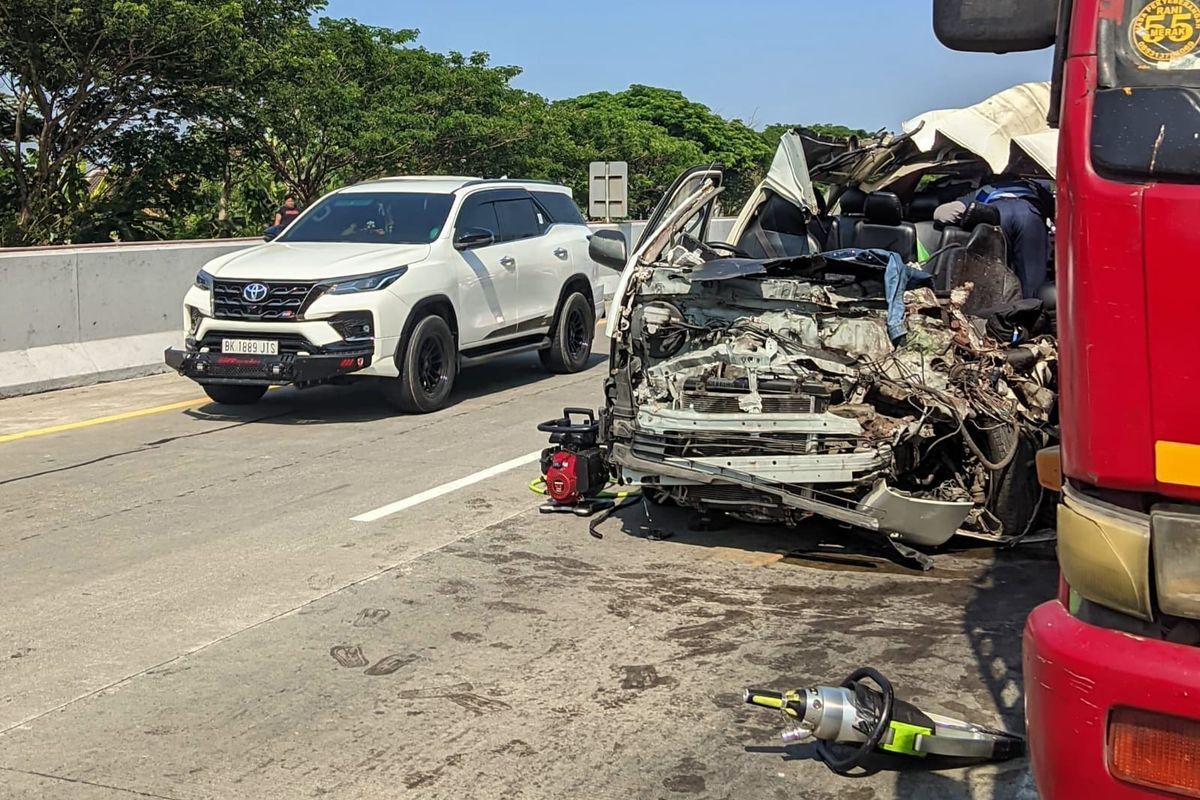 Read more about the article Rombongan Supporter PSS Sleman Mengalami Kecelakaan di Tol Madiun, 4 Orang Meninggal Dunia